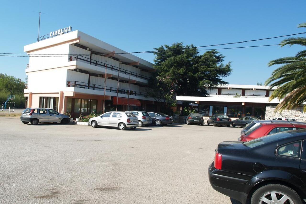 Hotel Kamelija Доня Ластва Екстериор снимка