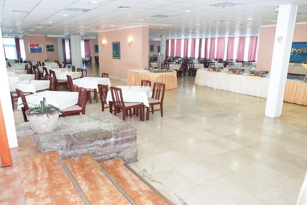 Hotel Kamelija Доня Ластва Екстериор снимка