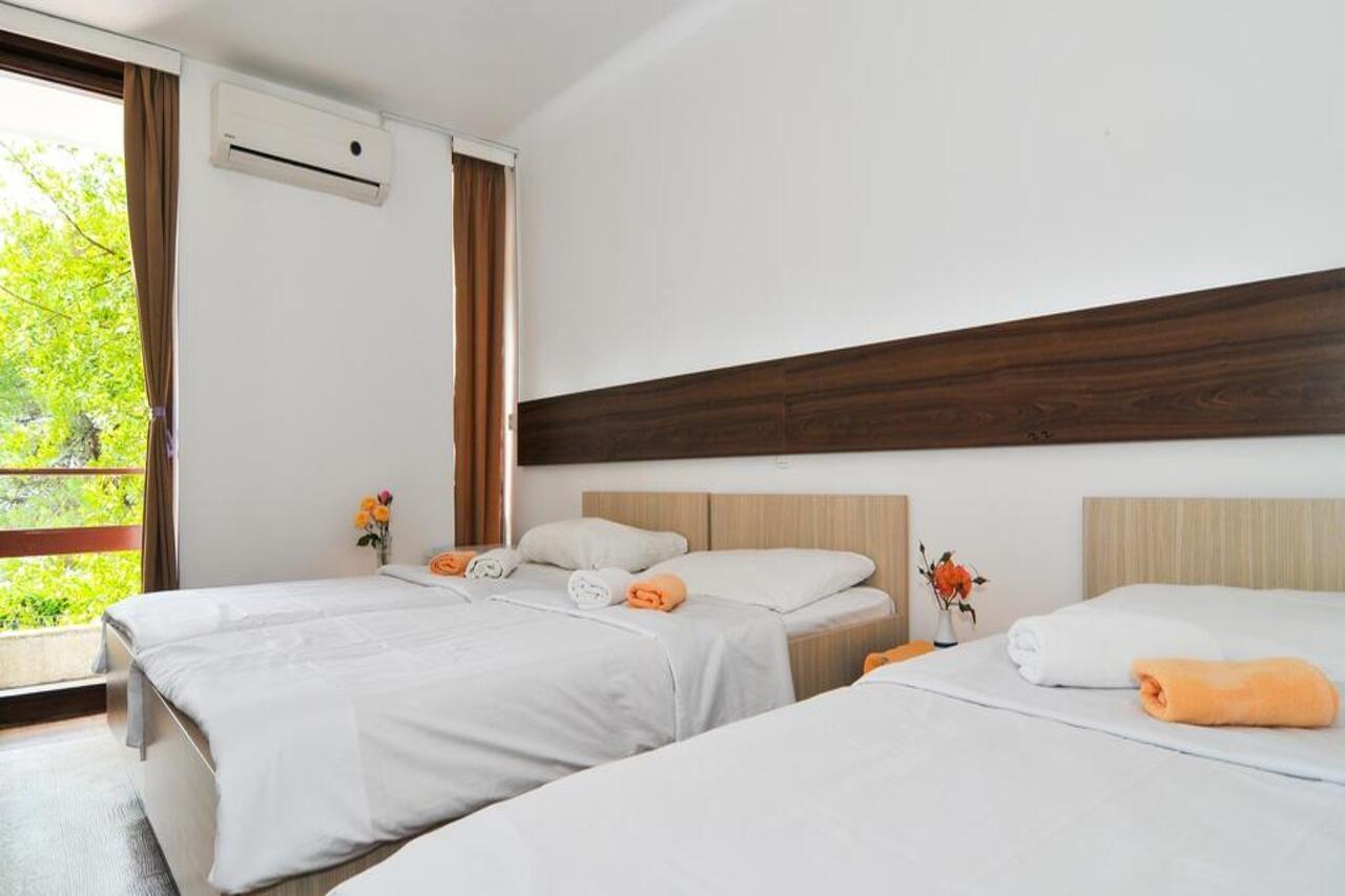 Hotel Kamelija Доня Ластва Екстериор снимка