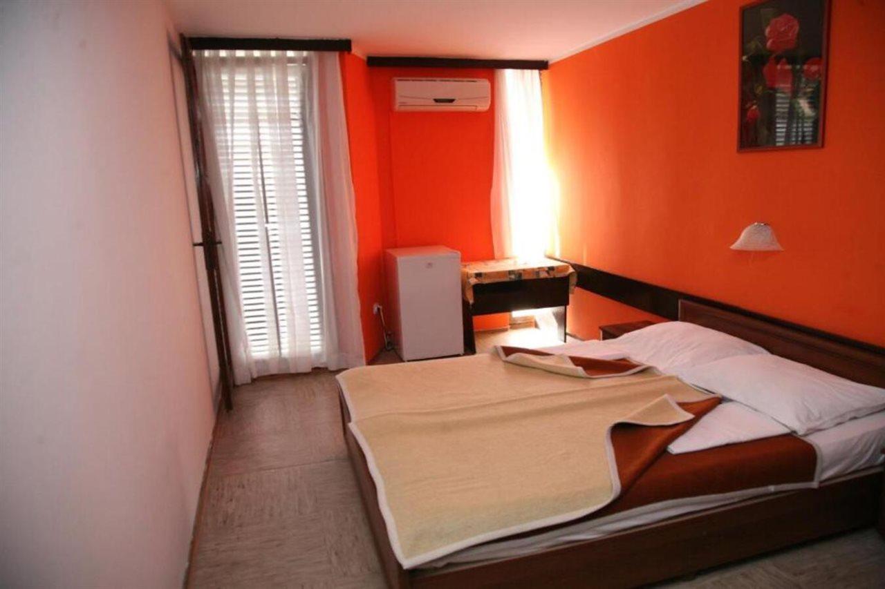 Hotel Kamelija Доня Ластва Екстериор снимка
