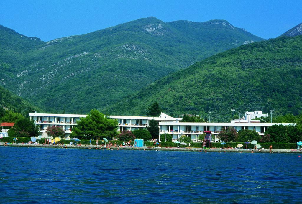 Hotel Kamelija Доня Ластва Екстериор снимка