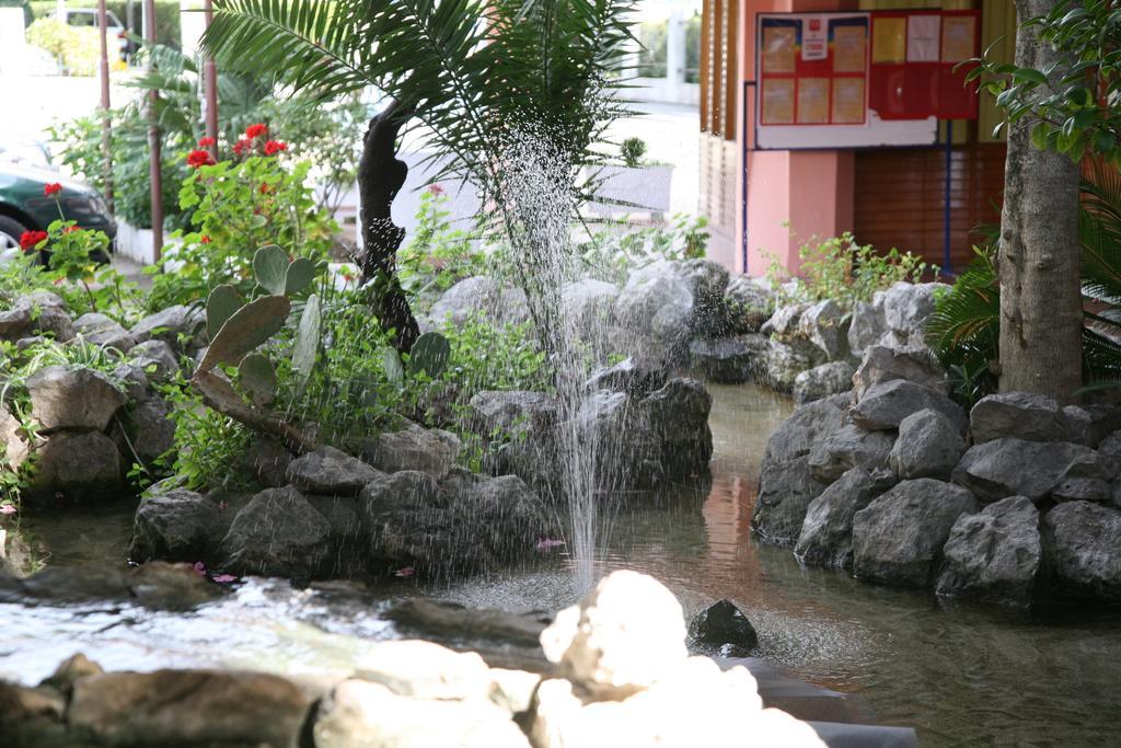 Hotel Kamelija Доня Ластва Екстериор снимка