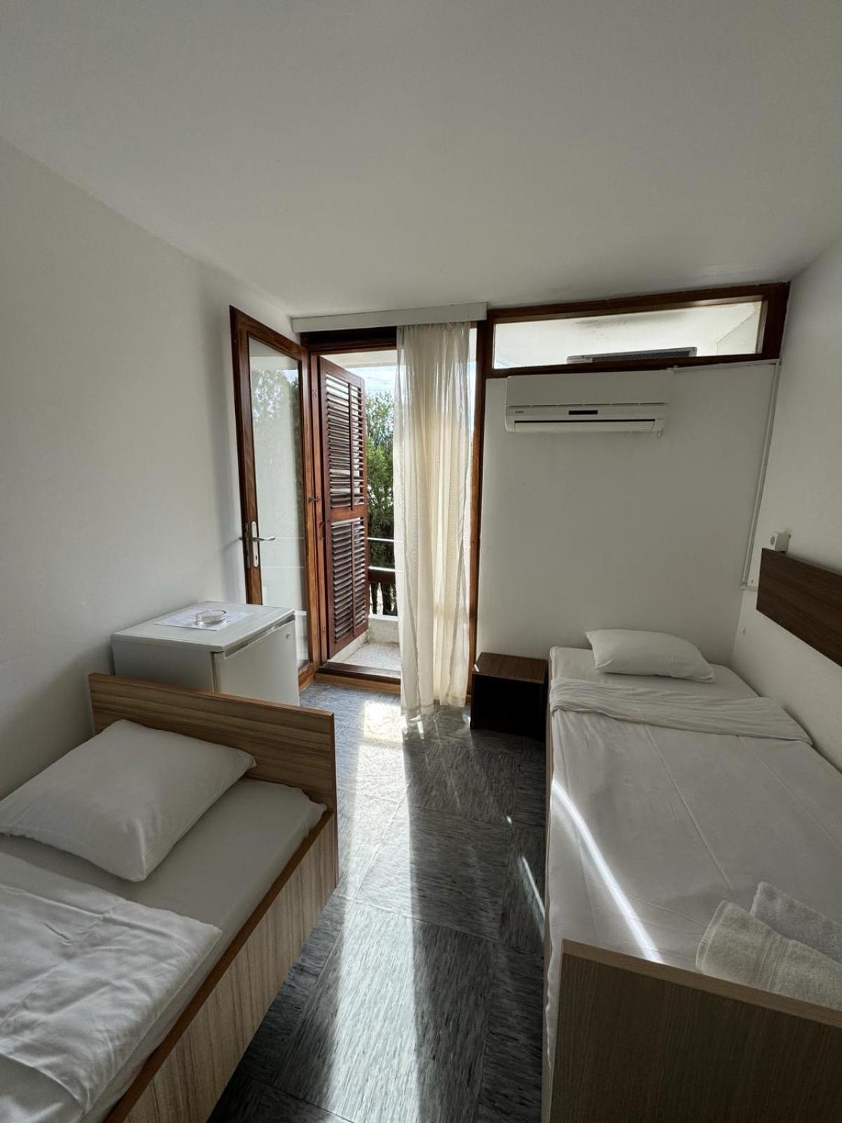 Hotel Kamelija Доня Ластва Екстериор снимка