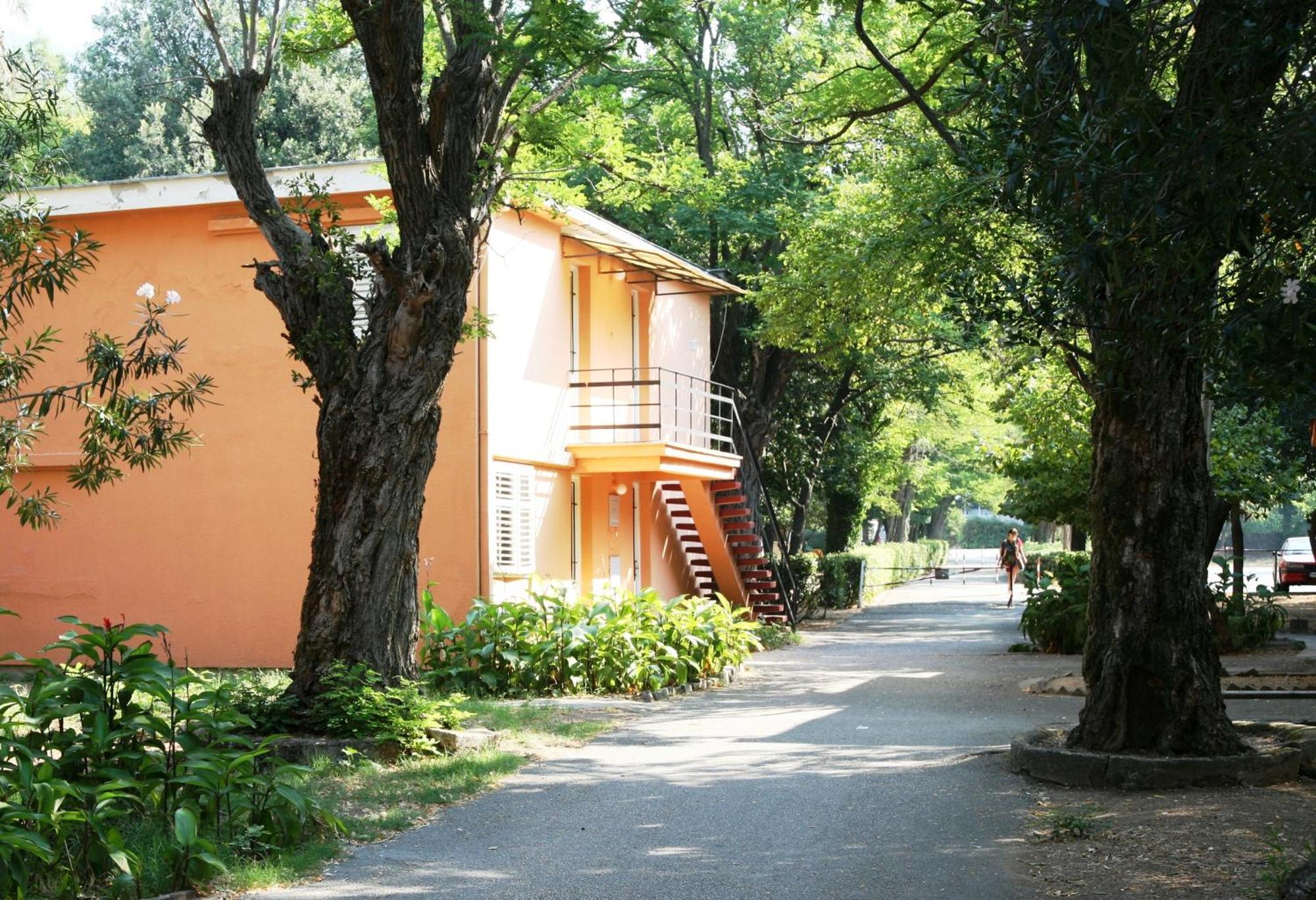 Hotel Kamelija Доня Ластва Екстериор снимка