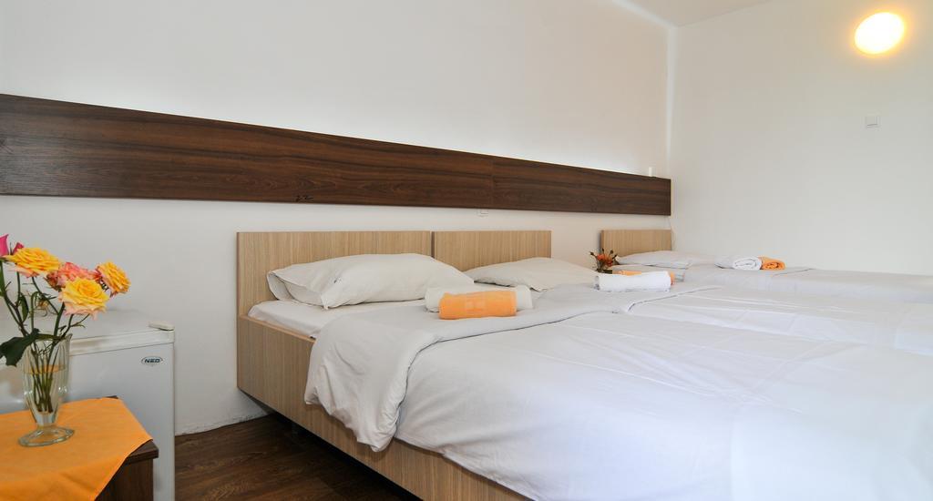 Hotel Kamelija Доня Ластва Екстериор снимка