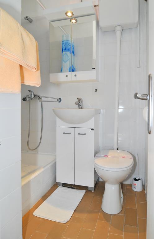 Hotel Kamelija Доня Ластва Екстериор снимка