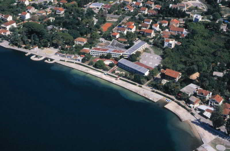 Hotel Kamelija Доня Ластва Екстериор снимка